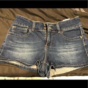 Guess Jean shorts Size 28